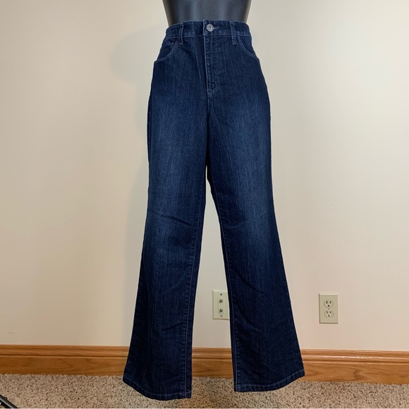 Christopher & Banks Classic Fit Straight Leg High Rise Jeans , Size 8 Short - Picture 2 of 4